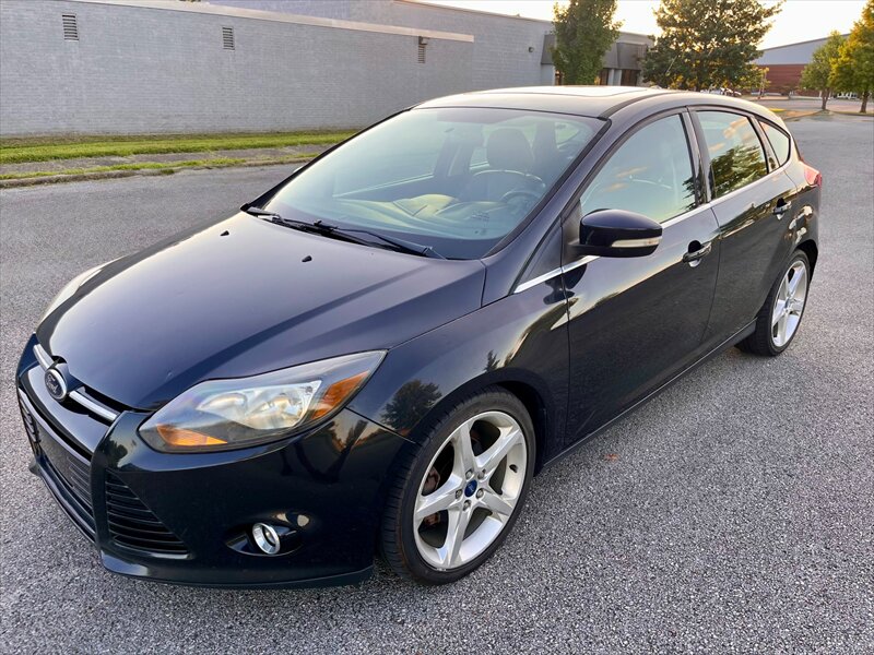 2013 Ford Focus Titanium   - Photo 1 - Evansville, IN 47711