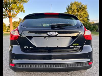 2013 Ford Focus Titanium - Photo 4 - Evansville, IN 47711