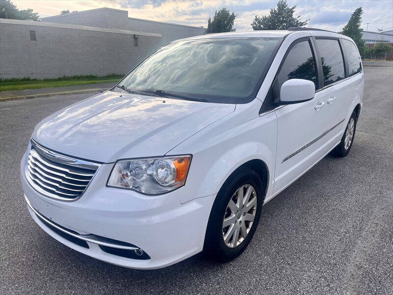 2015 Chrysler Town and Country Touring   - Photo 1 - Evansville, IN 47711