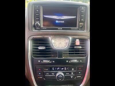 2015 Chrysler Town and Country Touring - Photo 18 - Evansville, IN 47711