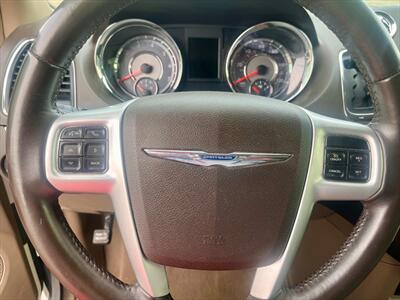 2015 Chrysler Town and Country Touring - Photo 17 - Evansville, IN 47711
