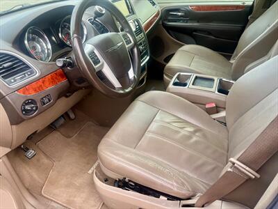 2015 Chrysler Town and Country Touring - Photo 16 - Evansville, IN 47711