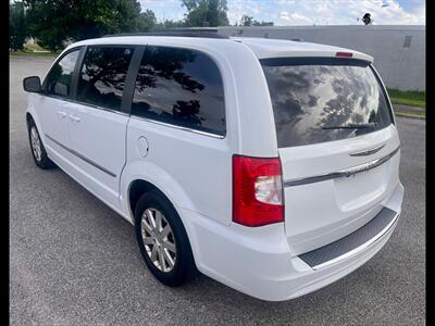 2015 Chrysler Town and Country Touring - Photo 3 - Evansville, IN 47711