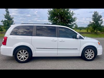 2015 Chrysler Town and Country Touring - Photo 6 - Evansville, IN 47711