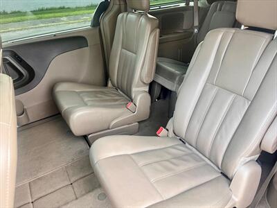 2015 Chrysler Town and Country Touring - Photo 13 - Evansville, IN 47711