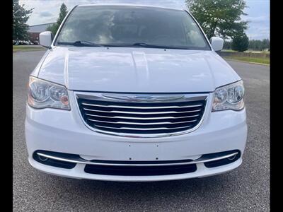 2015 Chrysler Town and Country Touring - Photo 8 - Evansville, IN 47711