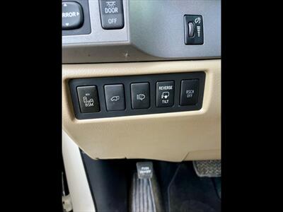 2012 Toyota Sequoia Platinum   - Photo 16 - Evansville, IN 47711