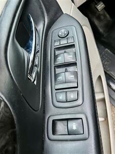 2012 Dodge Grand Caravan SXT   - Photo 14 - Evansville, IN 47711