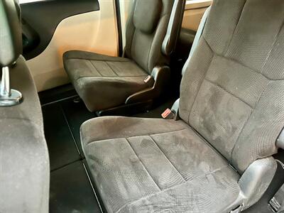 2012 Dodge Grand Caravan SXT   - Photo 12 - Evansville, IN 47711