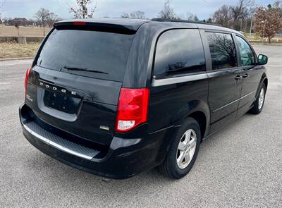 2012 Dodge Grand Caravan SXT   - Photo 5 - Evansville, IN 47711