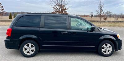 2012 Dodge Grand Caravan SXT   - Photo 6 - Evansville, IN 47711
