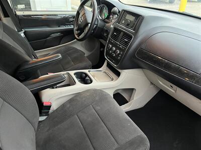 2012 Dodge Grand Caravan SXT   - Photo 9 - Evansville, IN 47711