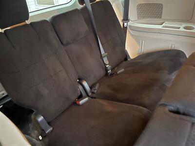 2012 Dodge Grand Caravan SXT   - Photo 11 - Evansville, IN 47711