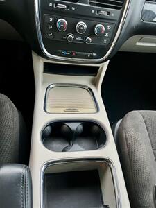 2012 Dodge Grand Caravan SXT   - Photo 18 - Evansville, IN 47711