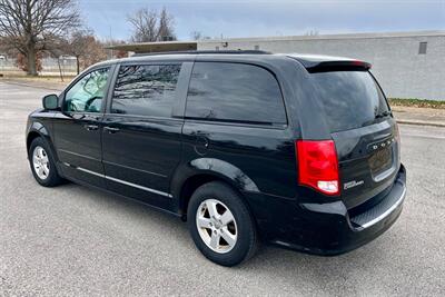 2012 Dodge Grand Caravan SXT   - Photo 3 - Evansville, IN 47711