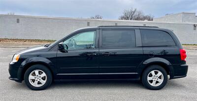 2012 Dodge Grand Caravan SXT   - Photo 2 - Evansville, IN 47711