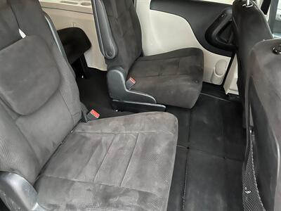 2012 Dodge Grand Caravan SXT   - Photo 10 - Evansville, IN 47711