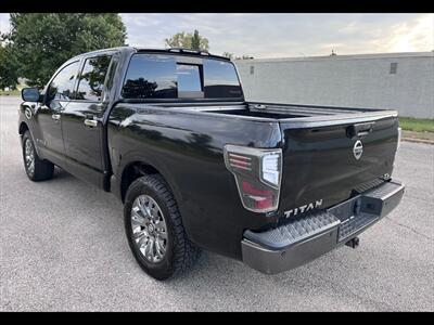 2017 Nissan Titan SL - Photo 5 - Evansville, IN 47711