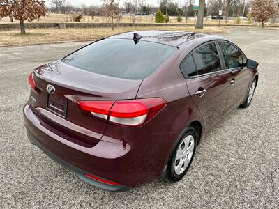 2017 Kia Forte LX   - Photo 6 - Evansville, IN 47711