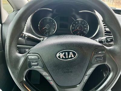 2017 Kia Forte LX   - Photo 14 - Evansville, IN 47711