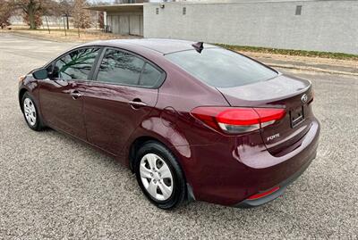 2017 Kia Forte LX   - Photo 3 - Evansville, IN 47711