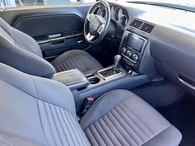 2014 Dodge Challenger SXT - Photo 9 - Evansville, IN 47711