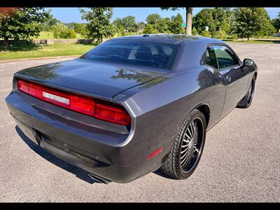 2014 Dodge Challenger SXT - Photo 3 - Evansville, IN 47711