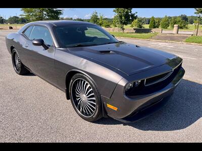 2014 Dodge Challenger SXT - Photo 2 - Evansville, IN 47711