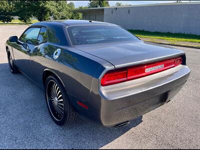 2014 Dodge Challenger SXT - Photo 5 - Evansville, IN 47711