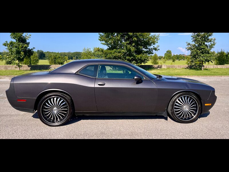 2014 Dodge Challenger SXT   - Photo 1 - Evansville, IN 47711