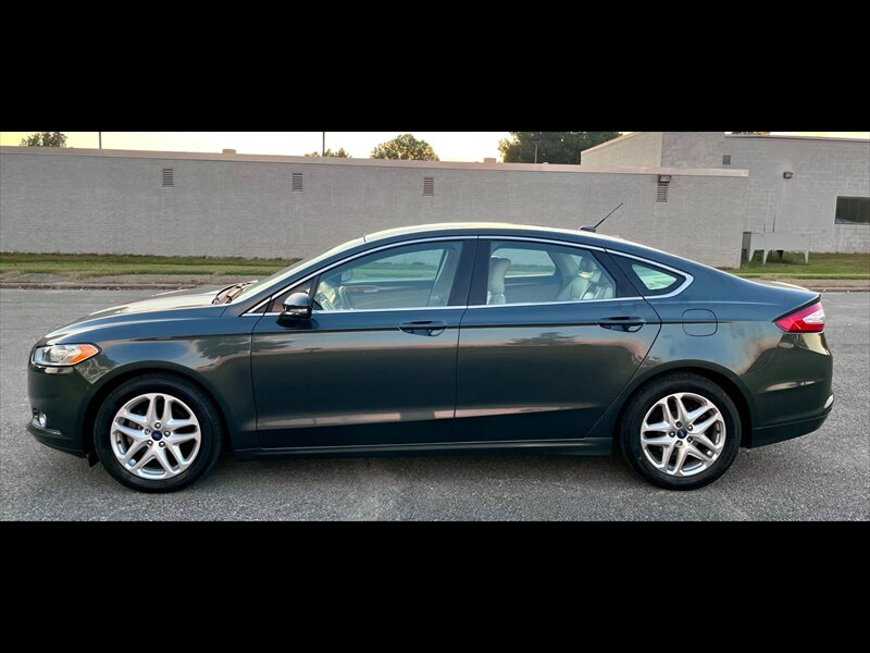 2016 Ford Fusion SE - Photo 6