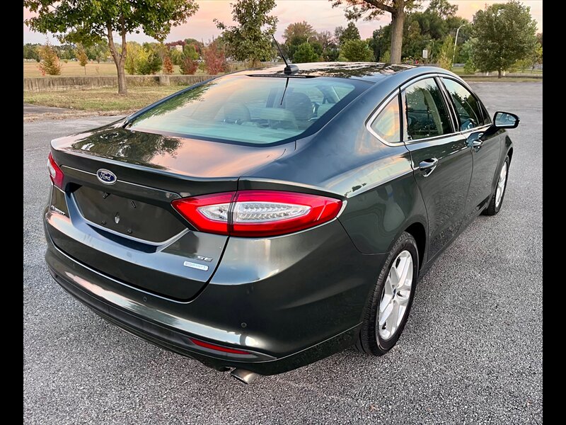 2016 Ford Fusion SE - Photo 3