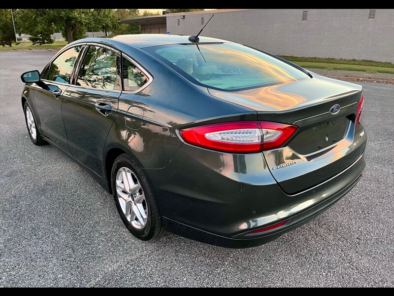 2016 Ford Fusion SE - Photo 5