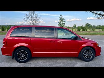 2015 Dodge Grand Caravan American Value Package   - Photo 6 - Evansville, IN 47711