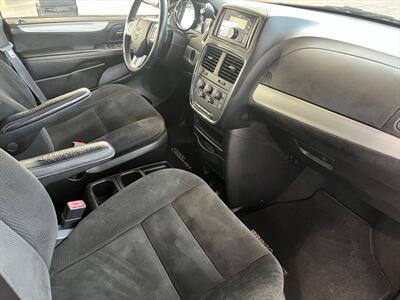 2015 Dodge Grand Caravan American Value Package   - Photo 8 - Evansville, IN 47711