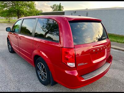 2015 Dodge Grand Caravan American Value Package   - Photo 3 - Evansville, IN 47711