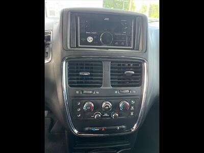 2015 Dodge Grand Caravan American Value Package   - Photo 15 - Evansville, IN 47711