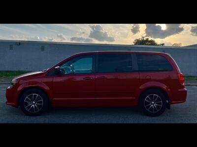 2015 Dodge Grand Caravan American Value Package   - Photo 2 - Evansville, IN 47711