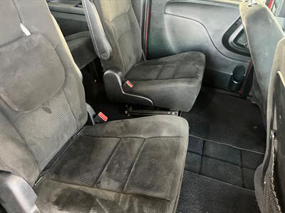 2015 Dodge Grand Caravan American Value Package   - Photo 9 - Evansville, IN 47711