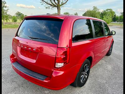 2015 Dodge Grand Caravan American Value Package   - Photo 5 - Evansville, IN 47711