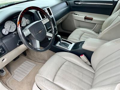 2006 Chrysler 300 C - Photo 13 - Evansville, IN 47711