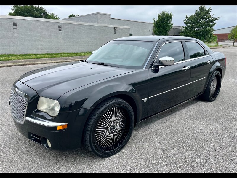 2006 Chrysler 300 C   - Photo 1 - Evansville, IN 47711