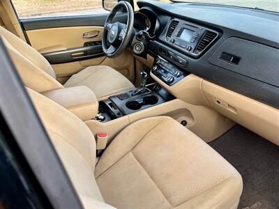 2016 Kia Sedona LX   - Photo 9 - Evansville, IN 47711