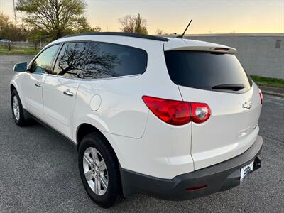 2012 Chevrolet Traverse LT - Photo 3 - Evansville, IN 47711