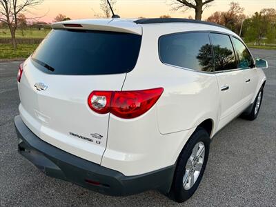 2012 Chevrolet Traverse LT - Photo 5 - Evansville, IN 47711