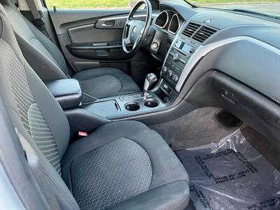 2012 Chevrolet Traverse LT - Photo 9 - Evansville, IN 47711