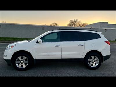 2012 Chevrolet Traverse LT - Photo 2 - Evansville, IN 47711