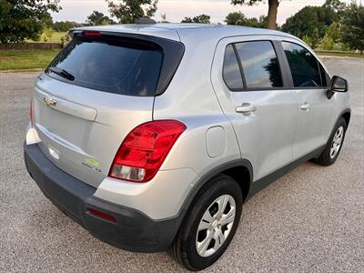 2015 Chevrolet Trax LS - Photo 5 - Evansville, IN 47711