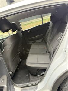 2021 Kia Sportage LX - Photo 10 - Hillsboro, OR 97123