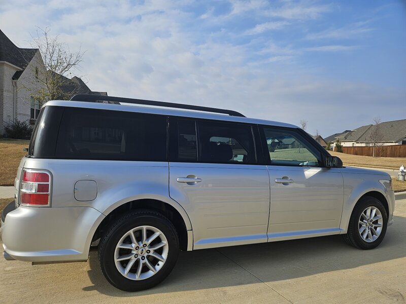 2016 Ford Flex SE - Photo 2 - Alvarado, TX 76063
